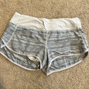 Lululemon original speed short 2.5in Size 6. Two way stretch.
